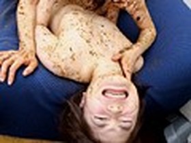 脱糞後、即塗糞。異常なまでのクソ愛レズ性交　サンプル画像09